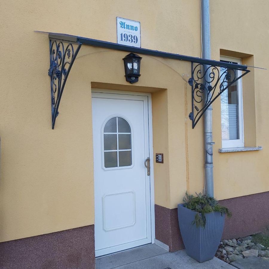 Gelbes Haus Seenland Ferienwohnungen Xl Elsterheide Buitenkant foto