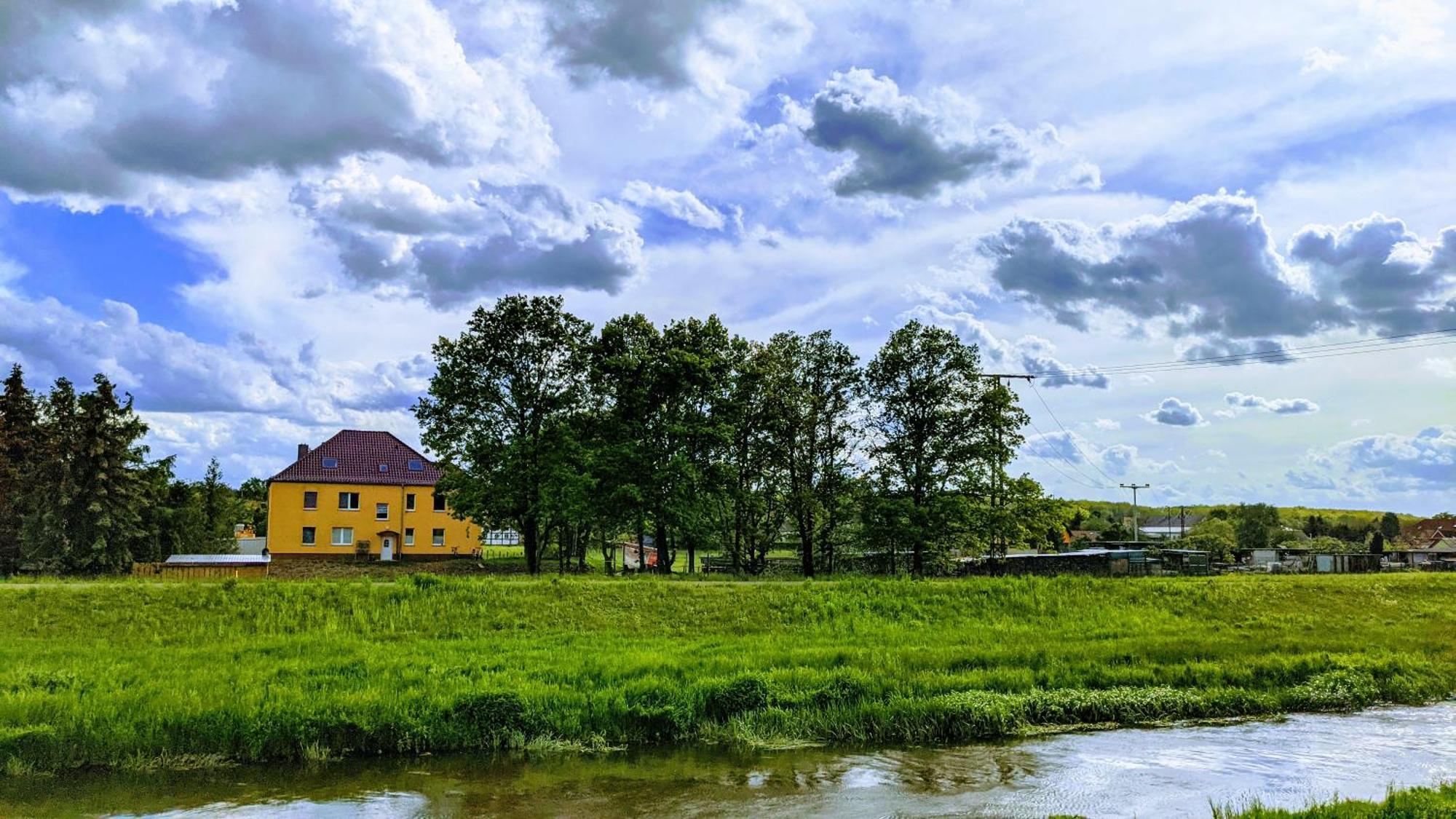 Gelbes Haus Seenland Ferienwohnungen Xl Elsterheide Buitenkant foto